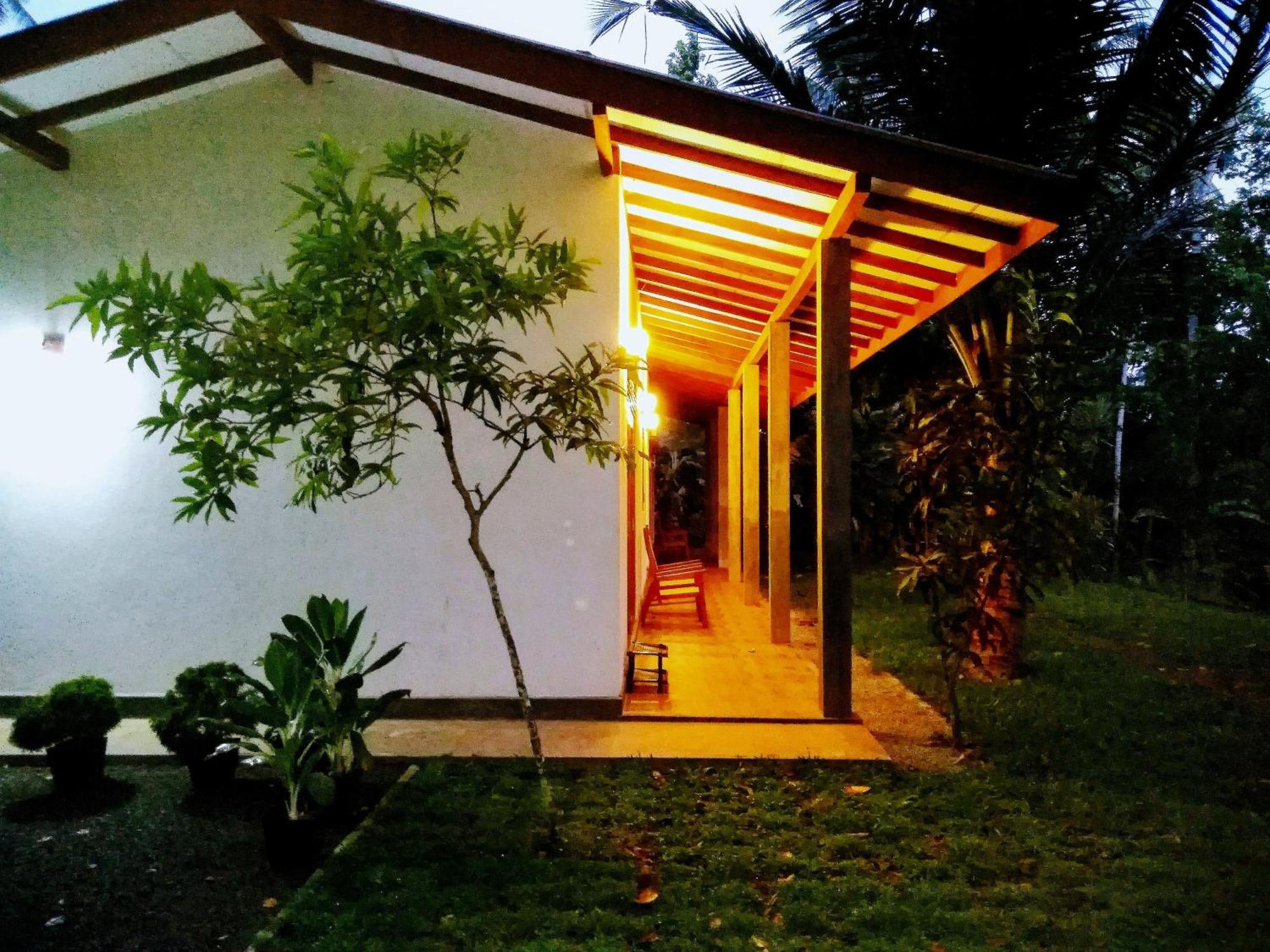 Sky Residence Хіккадува Екстер'єр фото